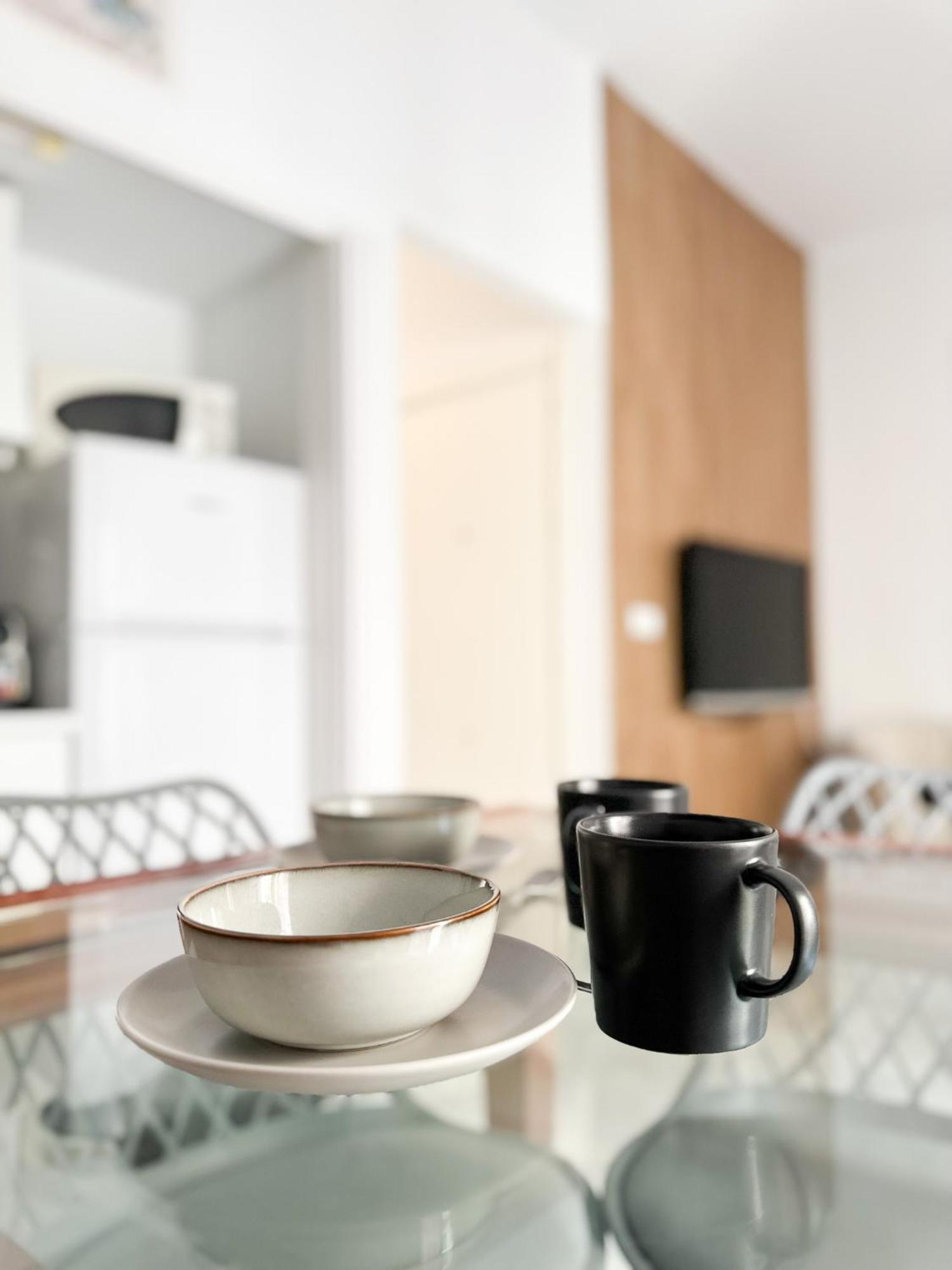 Cozy Budget 2br With Ac, 1 Bath, Private Parking Opt Appartement