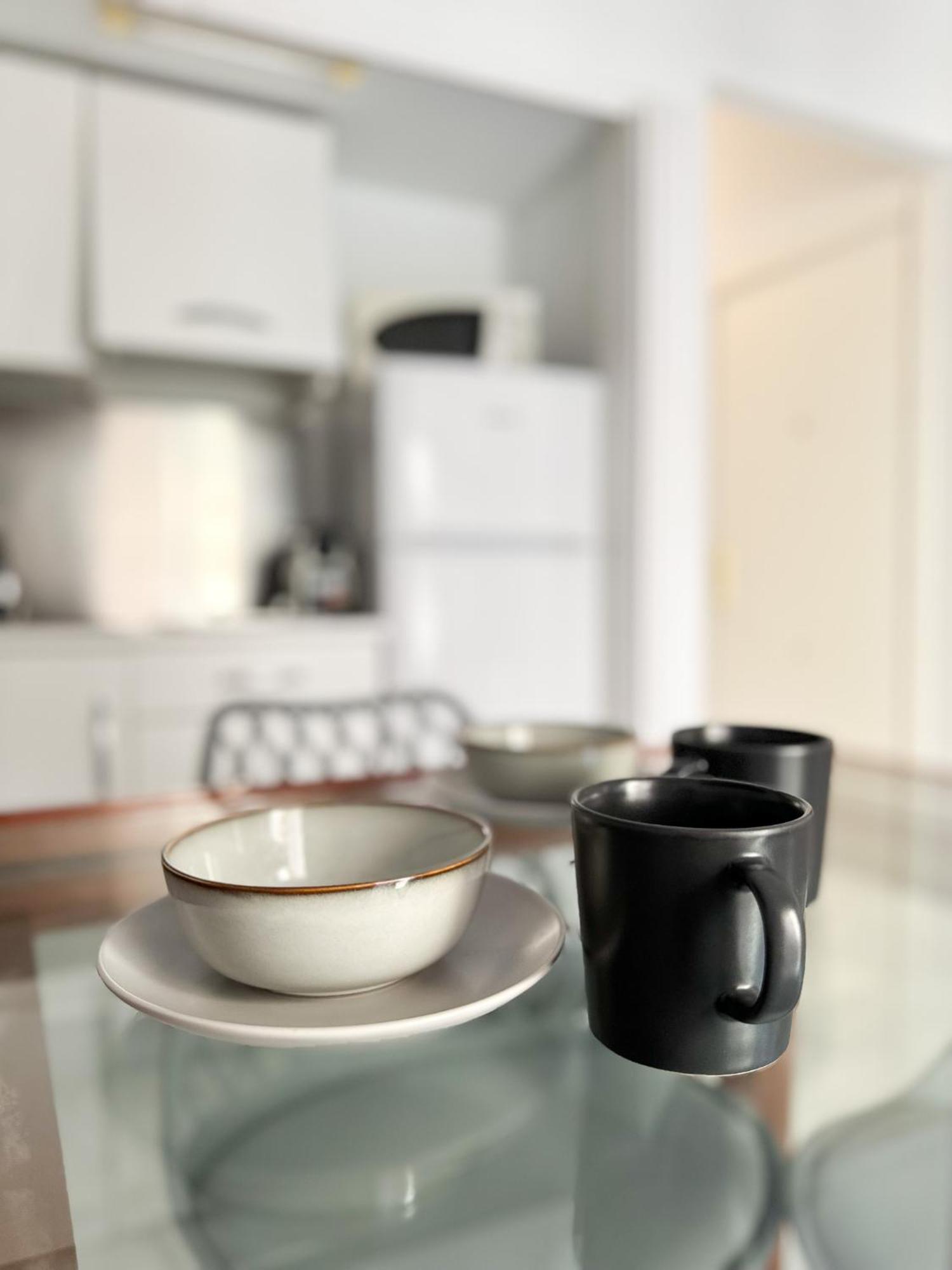 Appartement Cozy Budget 2br With Ac, 1 Bath, Private Parking Opt *