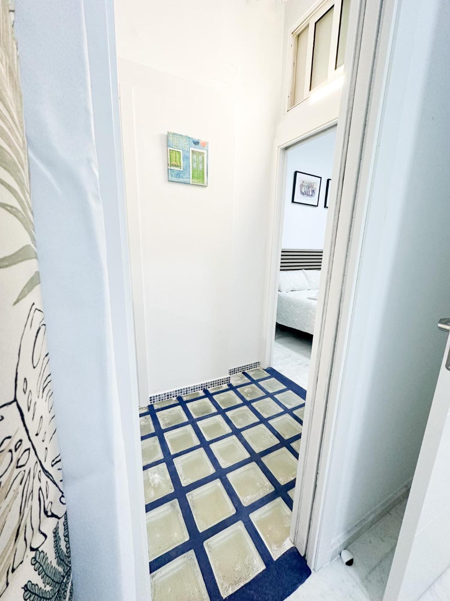Appartement Cozy Budget 2br With Ac, 1 Bath, Private Parking Opt Sevilla