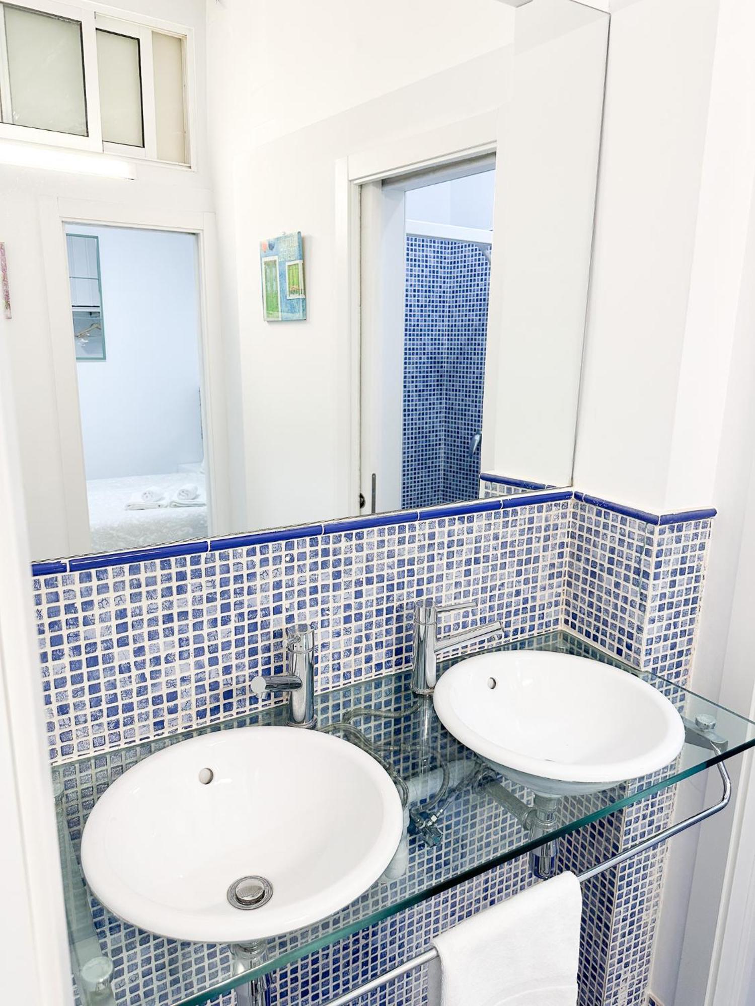 Cozy Budget 2br With Ac, 1 Bath, Private Parking Opt Appartement