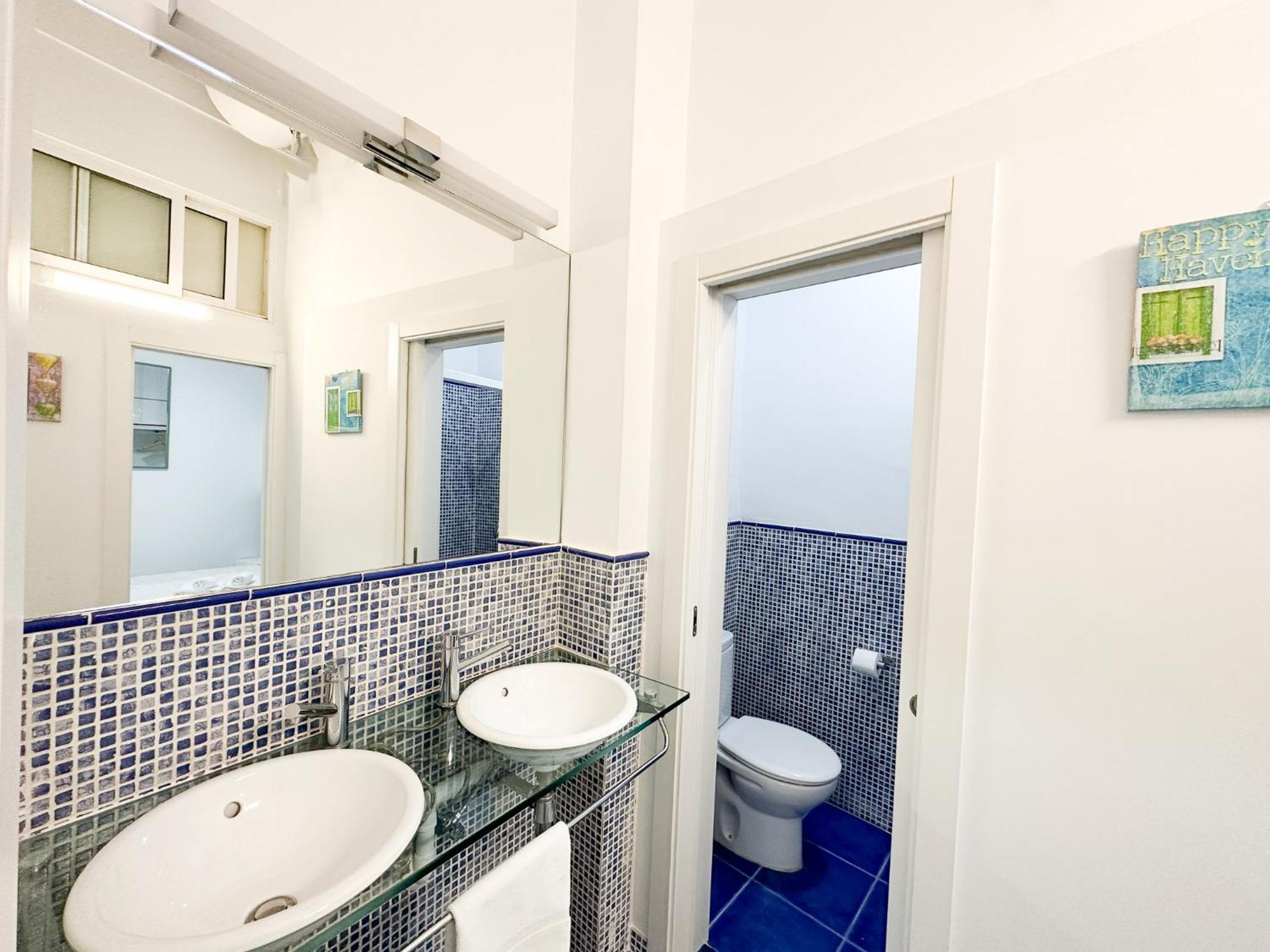Appartement Cozy Budget 2br With Ac, 1 Bath, Private Parking Opt