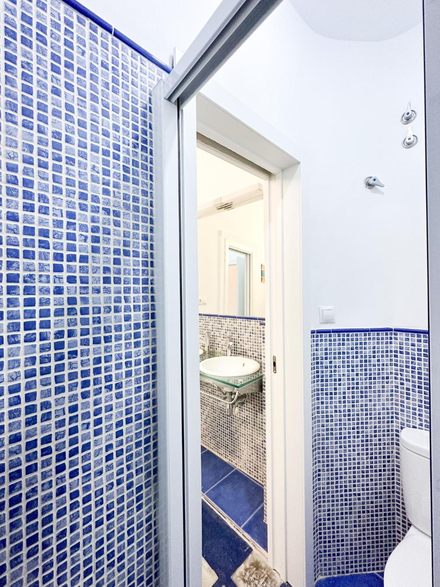Appartement Cozy Budget 2br With Ac, 1 Bath, Private Parking Opt Sevilla