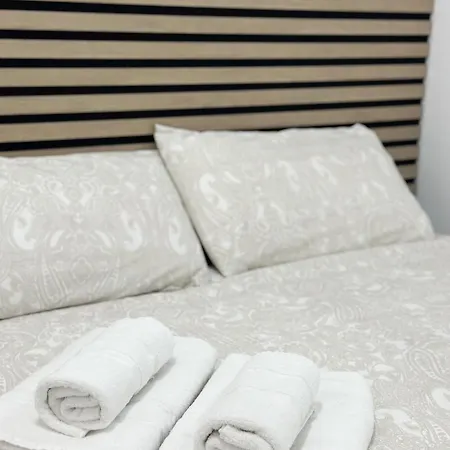 Central Cozy Budget 2Br Apt With Ac, 1 Bath, Private Parking Opt Sevilla Buitenkant foto